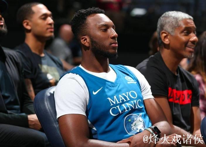 奥科吉第三节高效表现：11分3篮板命中率惊人